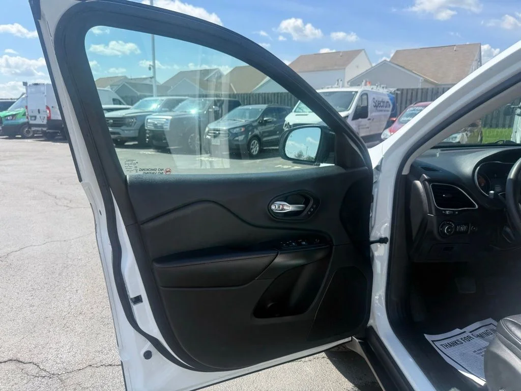 Used 2022 White Jeep Trailhawk image 11