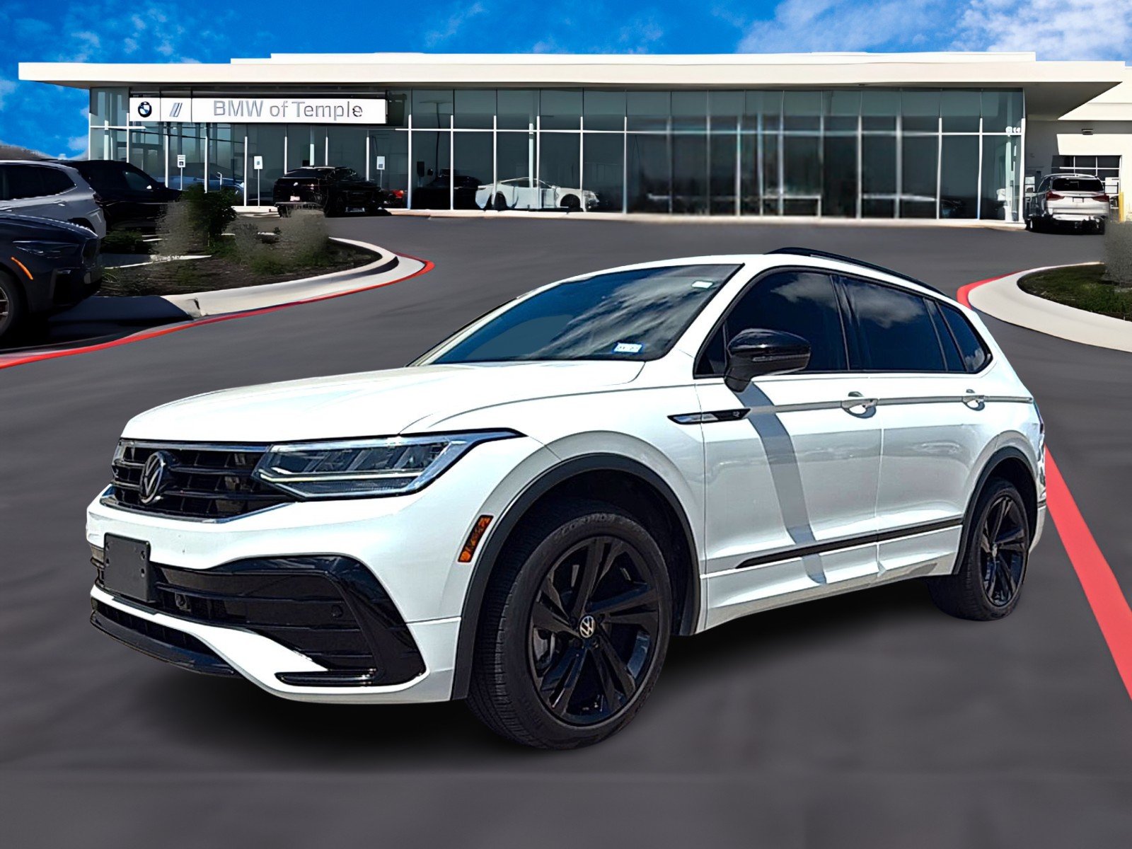 2023 Volkswagen Tiguan 2.0T SE R-Line Black's photo