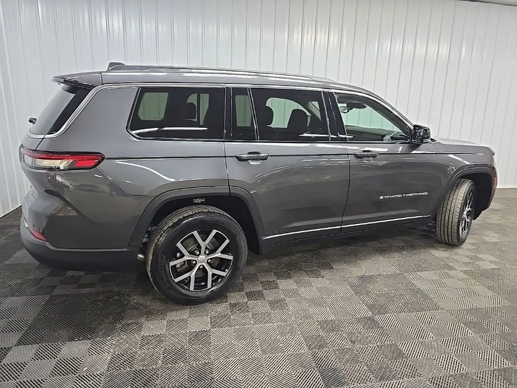Used 2023 Gray Metallic Jeep Limited image 3