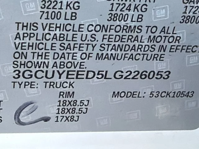 Used 2020 SUMMIT WHITE Chevrolet RST image 31