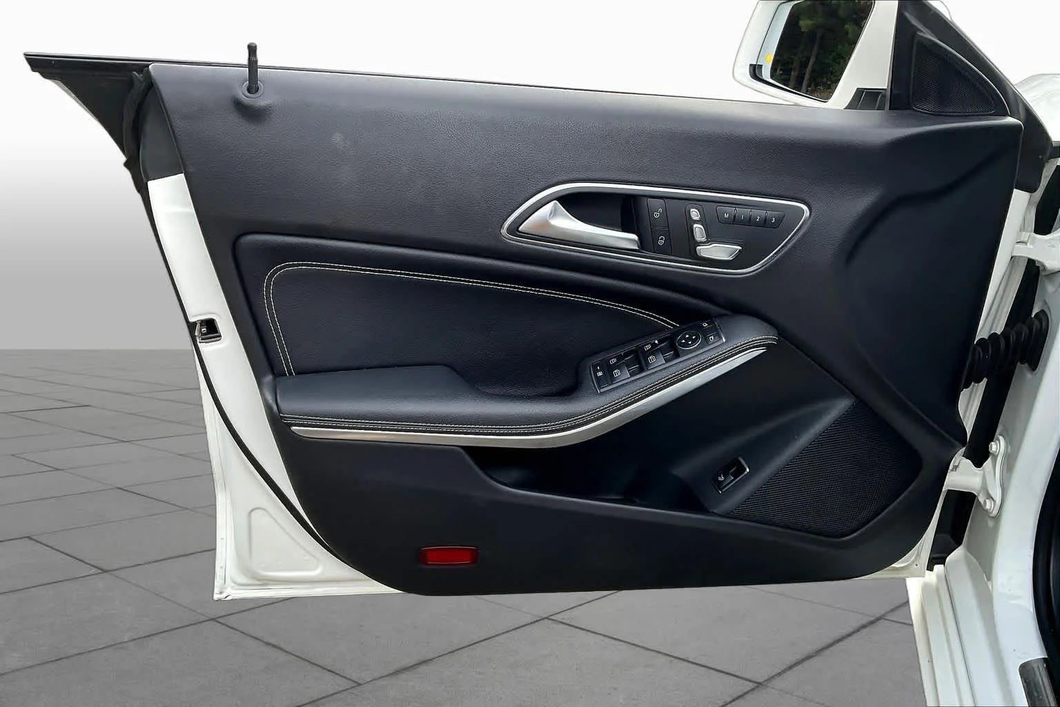 Used 2019 Polar White Mercedes-Benz CLA 250 image 21