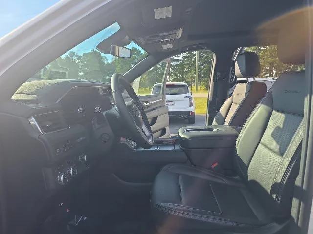 Used 2024 White GMC Denali image 17