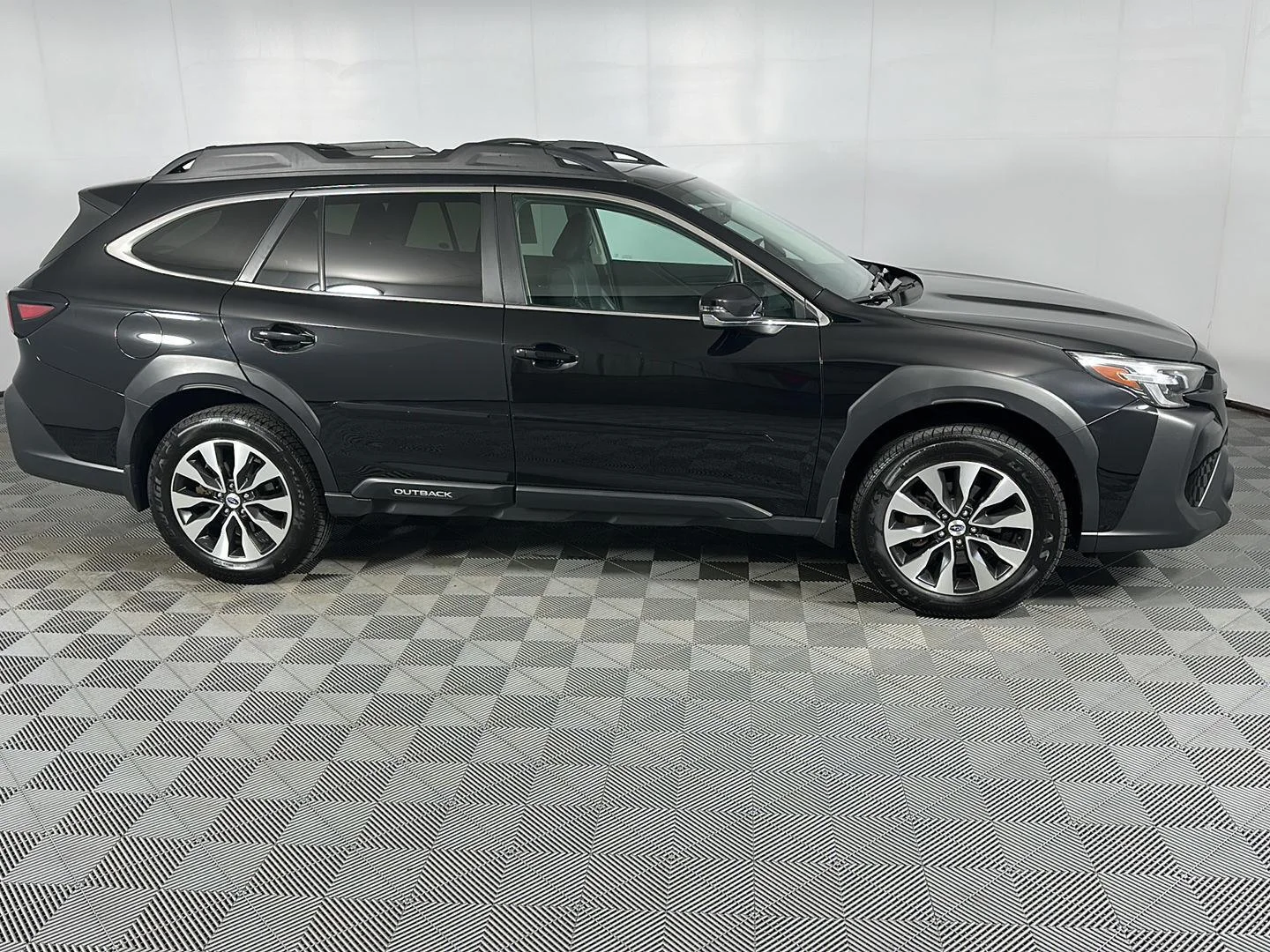 Used 2024 Crystal Black Silica Subaru Limited image 4