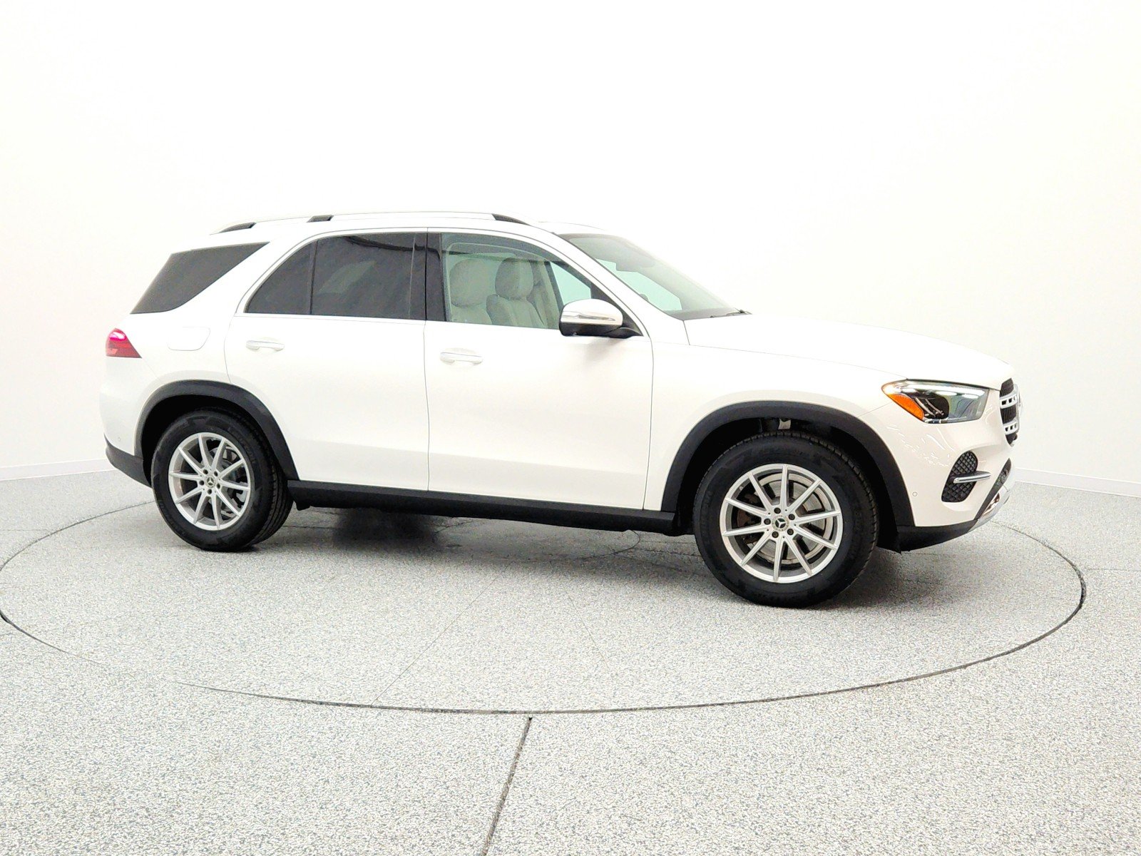 Used 2024 Polar White Mercedes-Benz GLE 350 4MATIC® SUV image 4