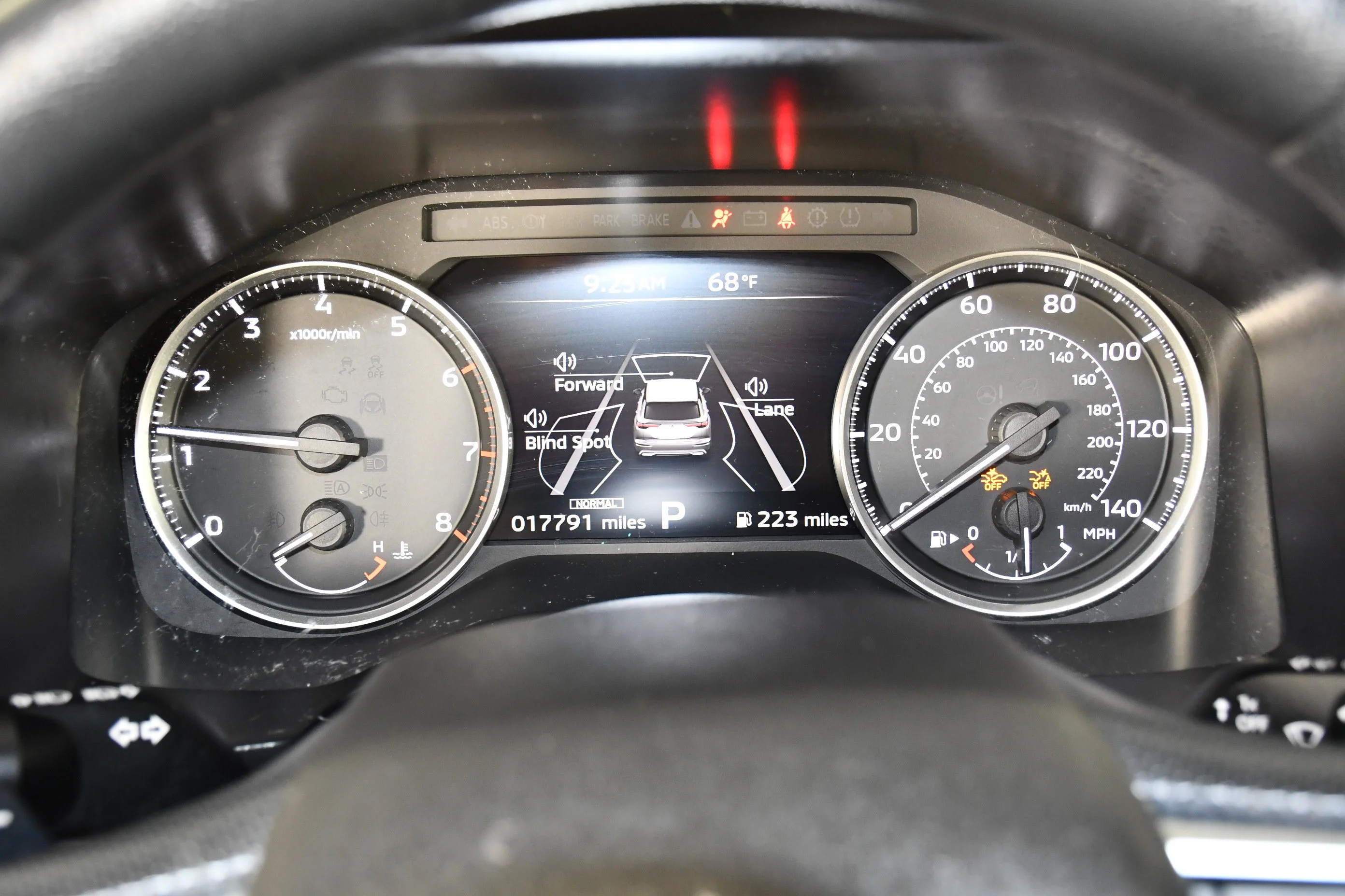 Used 2025 Silver Mitsubishi ES image 10