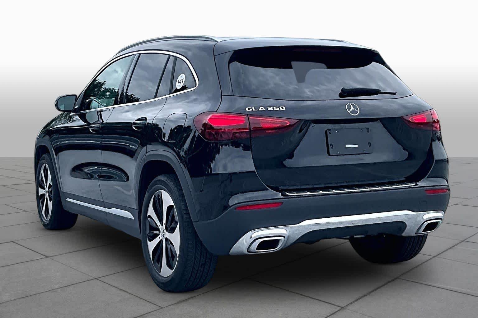 Used 2026 Cosmos Black Metallic Mercedes-Benz GLA 250 image 11