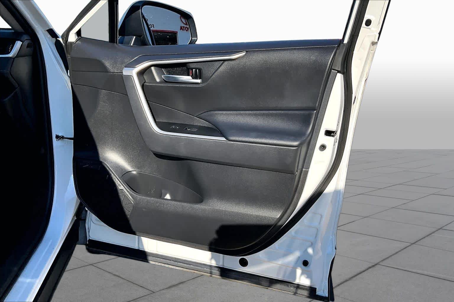 Used 2023 Wind Chill Pearl Toyota XLE Premium image 23