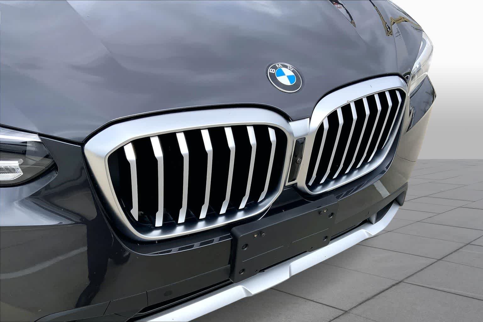 Used 2023 Dark Graphite Metallic BMW sDrive30i image 29