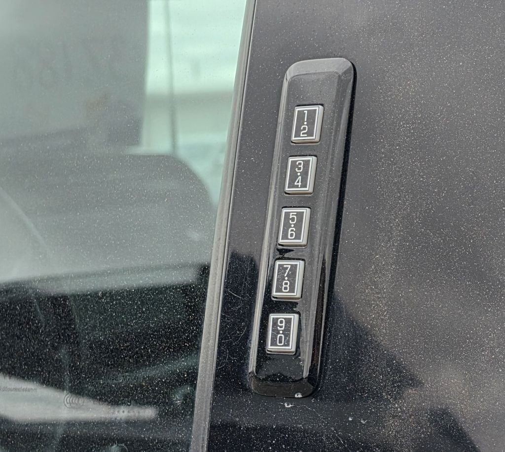 Used 2023 Avalanche Ford XLT image 14