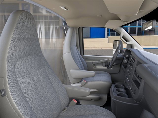 New 2025 Summit White Chevrolet 1WT image 17