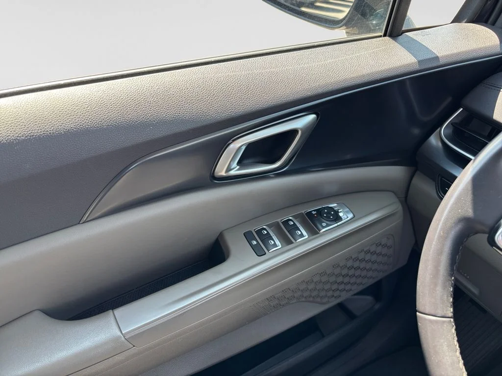 Used 2025 Blue Kia LXS image 17