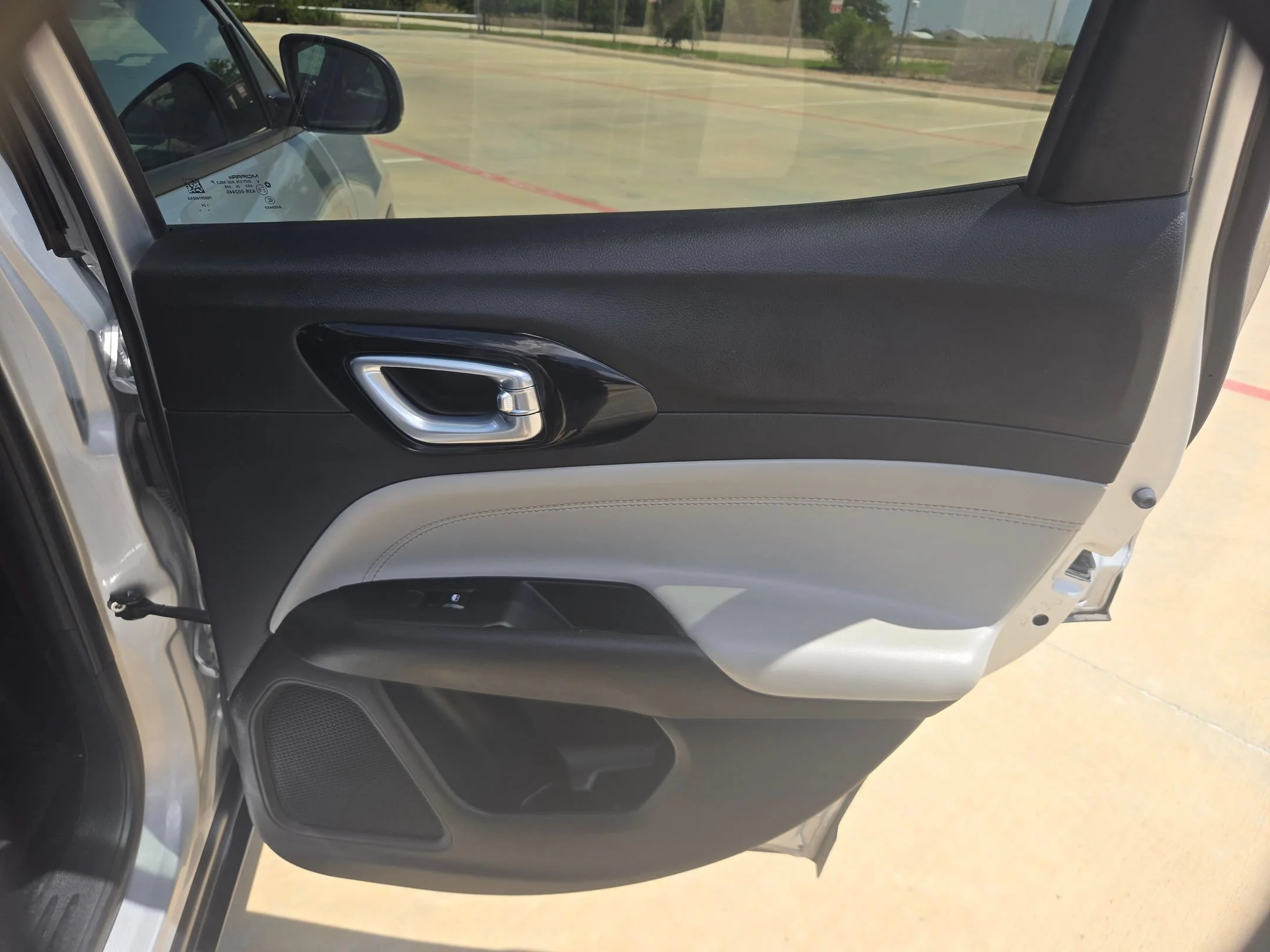 Used 2025 Silver Jeep Limited image 23
