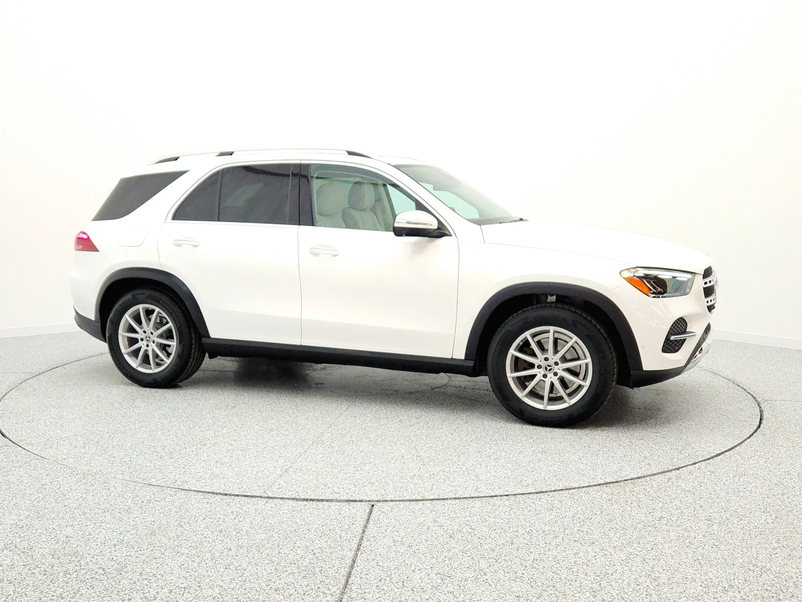 Used 2024 Polar White Mercedes-Benz GLE 350 4MATIC® SUV image 4