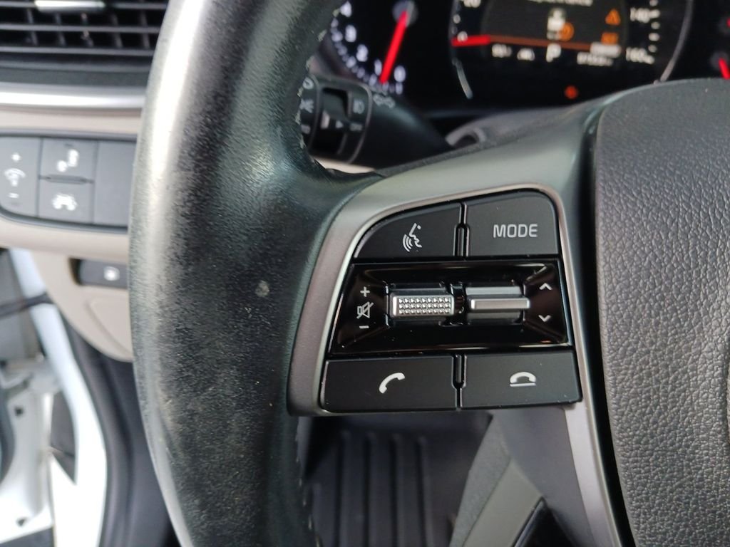 Used 2019 White Kia EX image 34