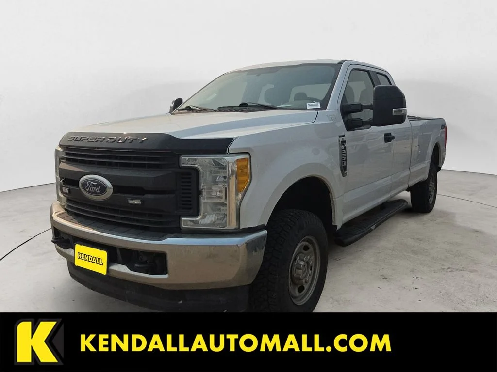 Used 2017 White Ford XL image 1