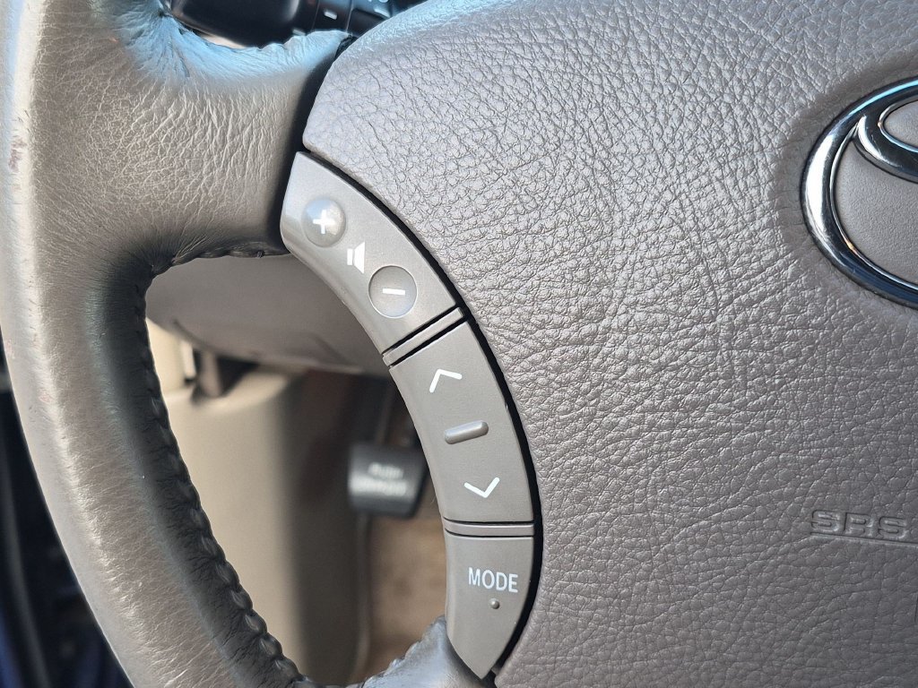 Used 2006  Toyota Limited image 14