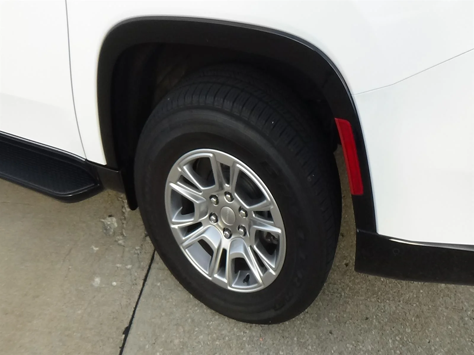 Certified Used 2024 Bright White Clear Coat (pw7) Jeep Base image 9