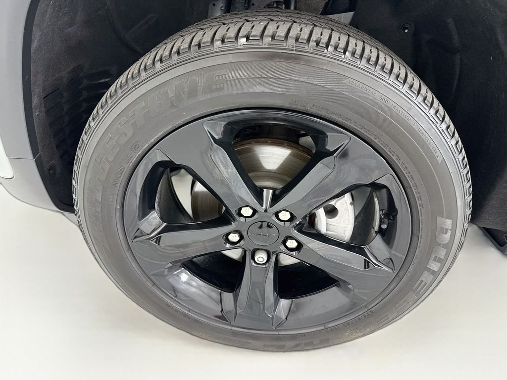 Used 2023 Silver Jeep Altitude X image 28