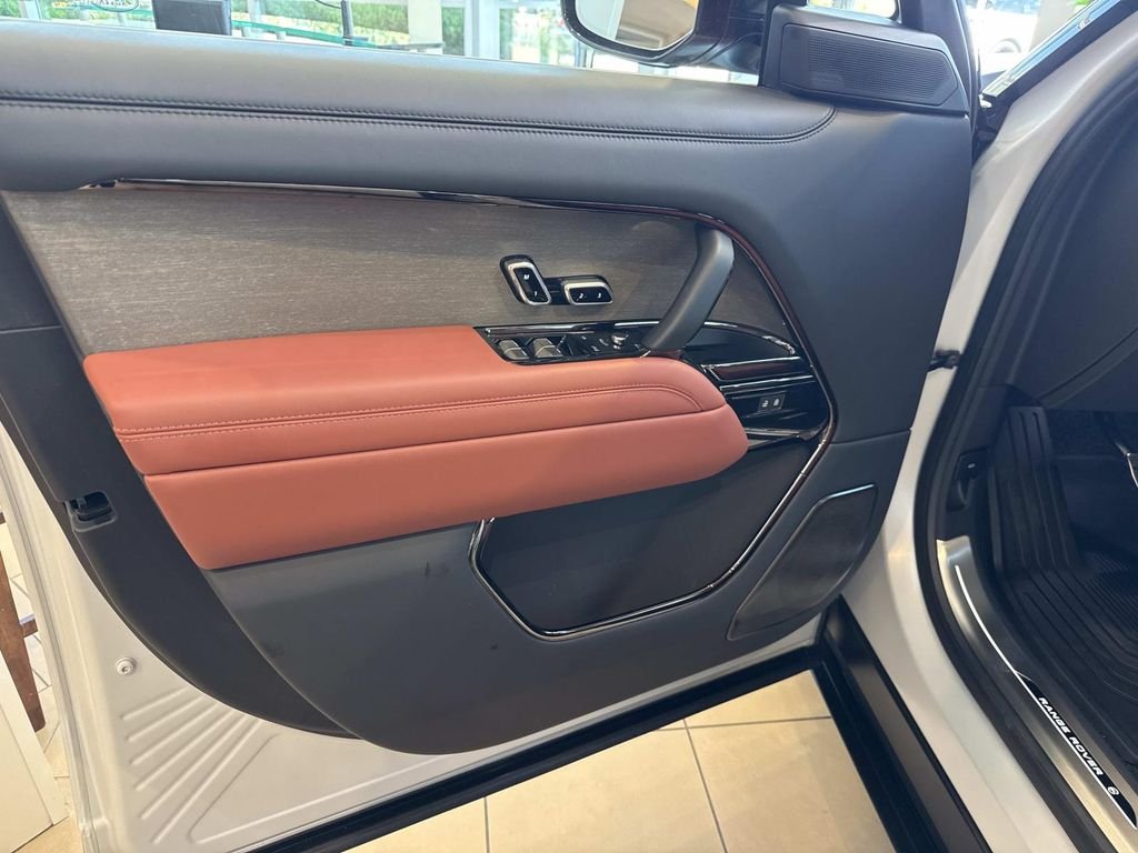 New 2026 Ethereal Frost Satin Land Rover SV Signature Suite image 23