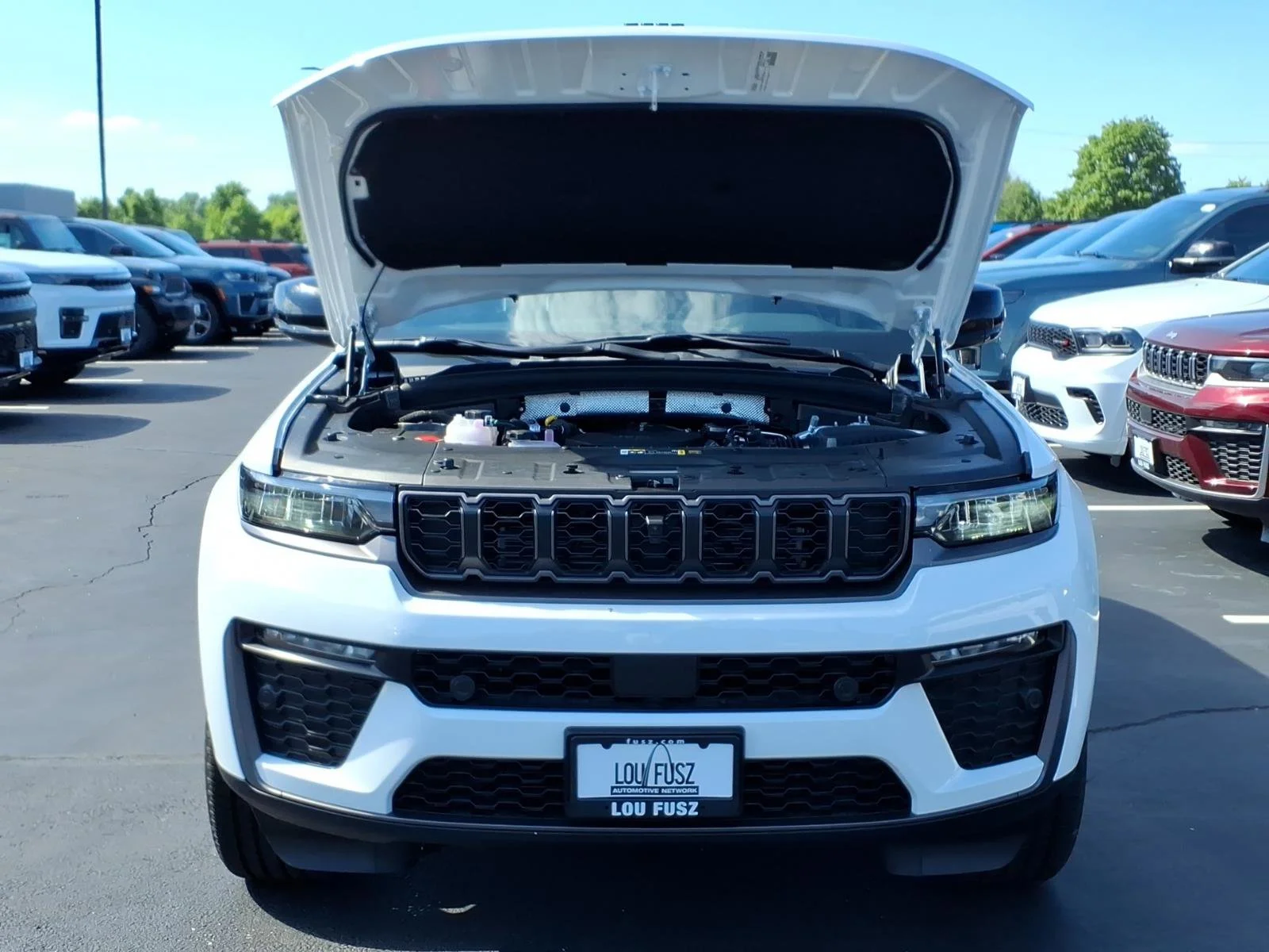 New 2026 Bright White Clear-Coat Exterior Paint Jeep  image 22