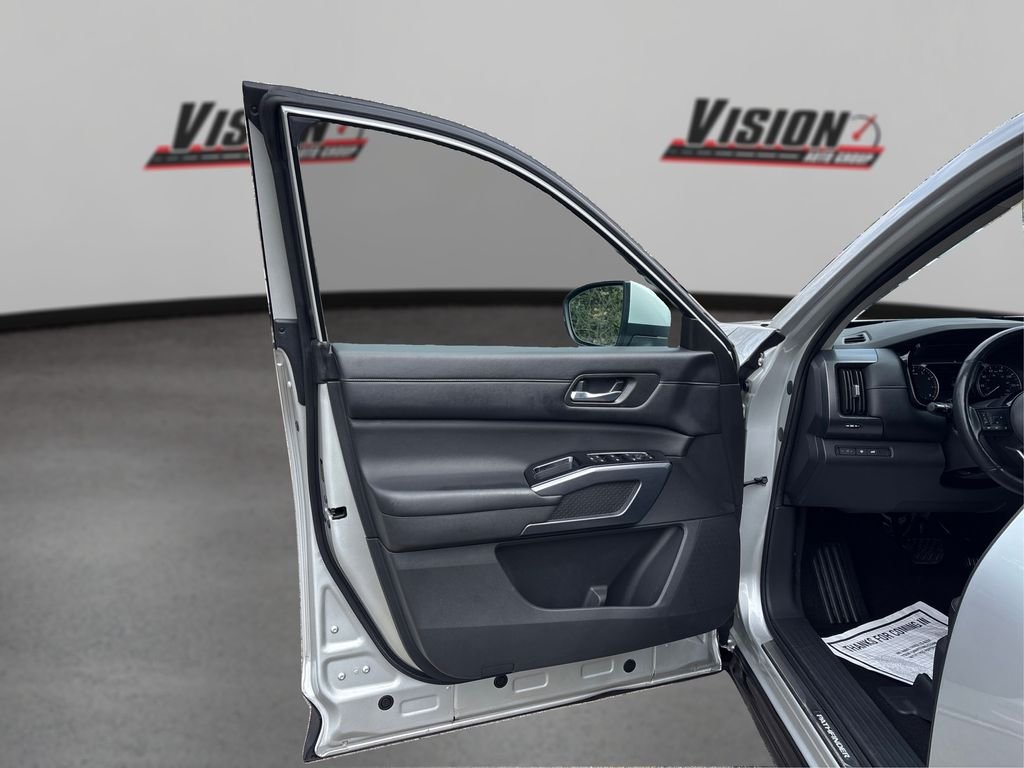 Used 2023 Silver Nissan SL image 26