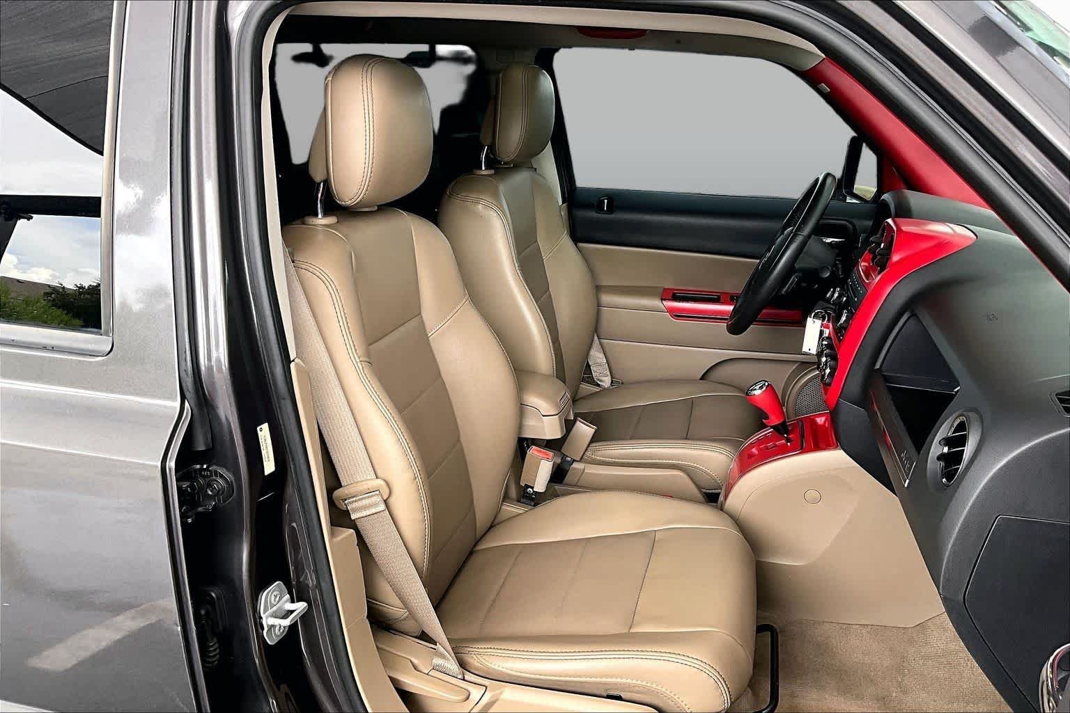 Used 2015 Granite Crystal Metallic Clearcoat Jeep High Altitude Edition image 9