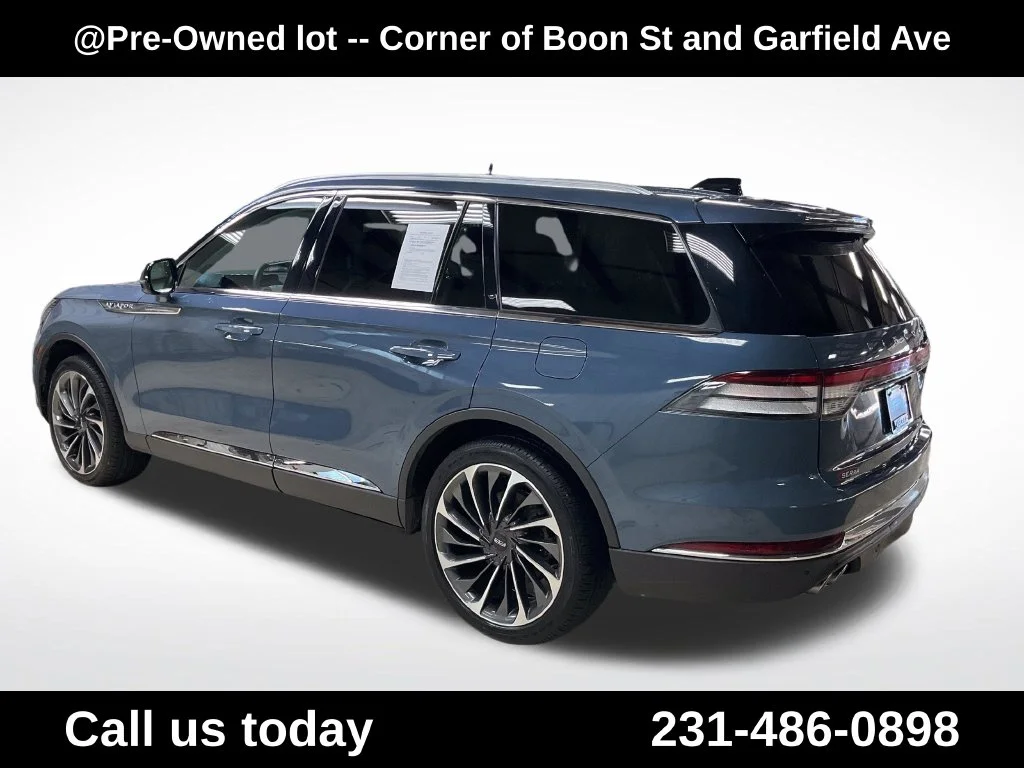 Used 2025 Blue Lincoln Reserve image 3