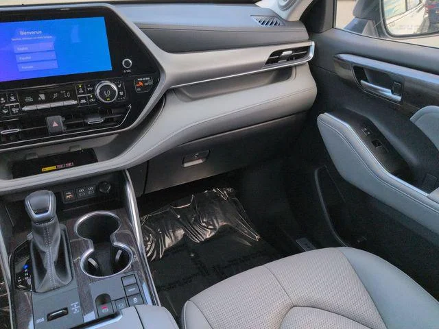 Certified Used 2025 CELESTIAL SILVER Toyota  image 17