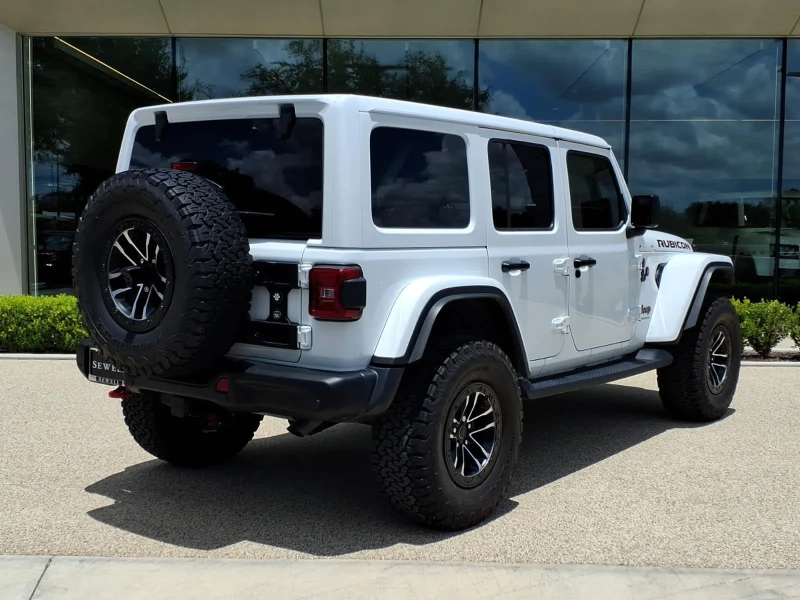 Used 2024 Bright White Clearcoat Jeep Rubicon X image 5