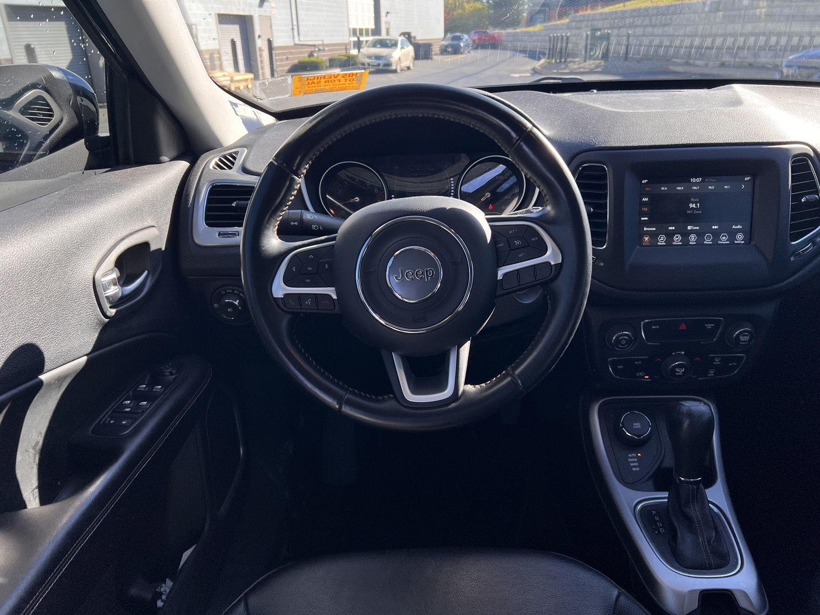 Used 2020  Jeep  image 11