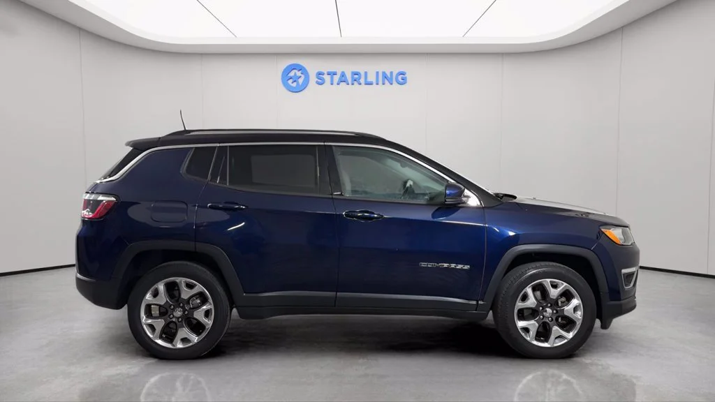 Used 2018  Jeep Limited image 12