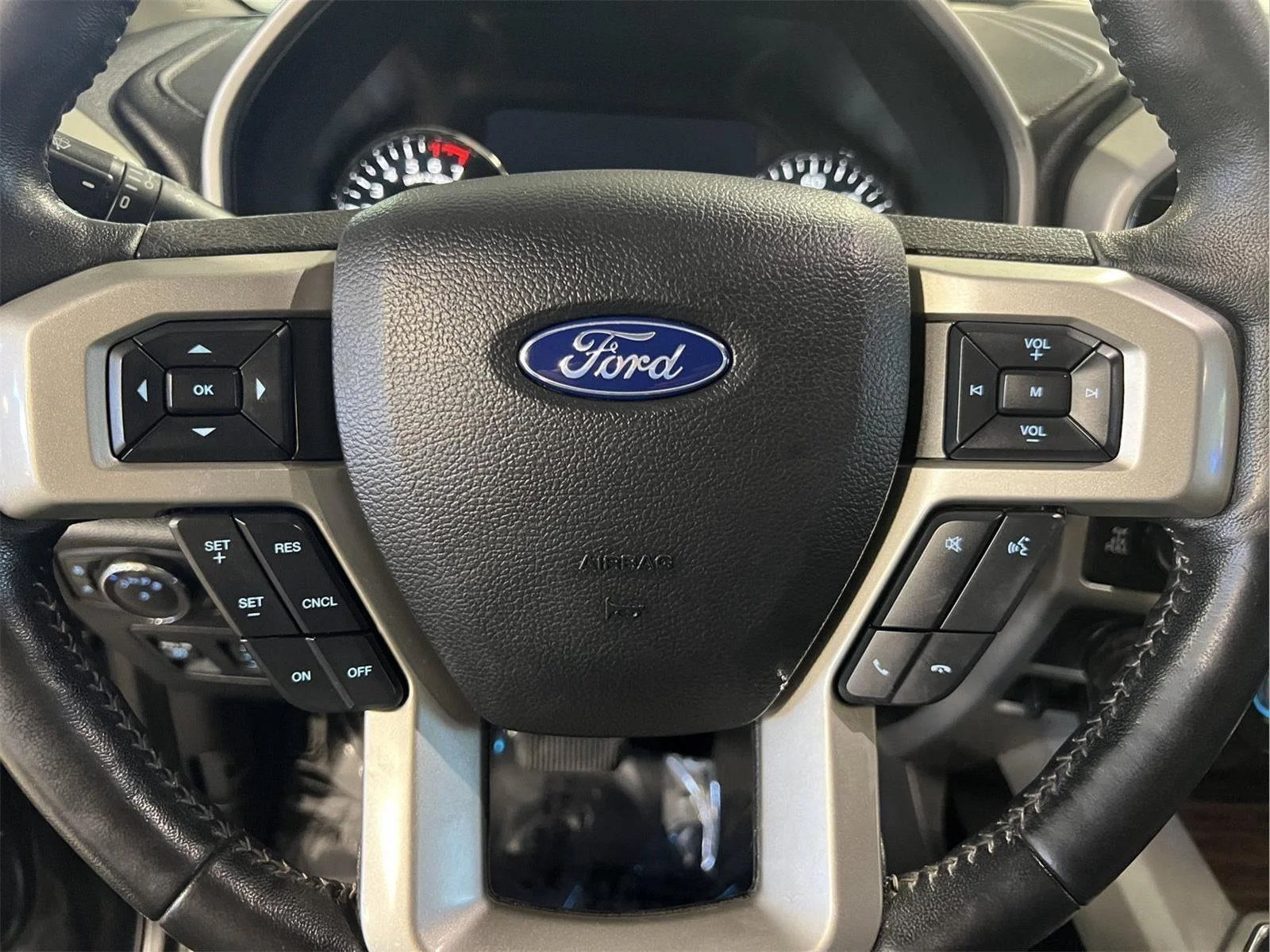 Used 2019 Blue Jeans FORD LARIAT image 26