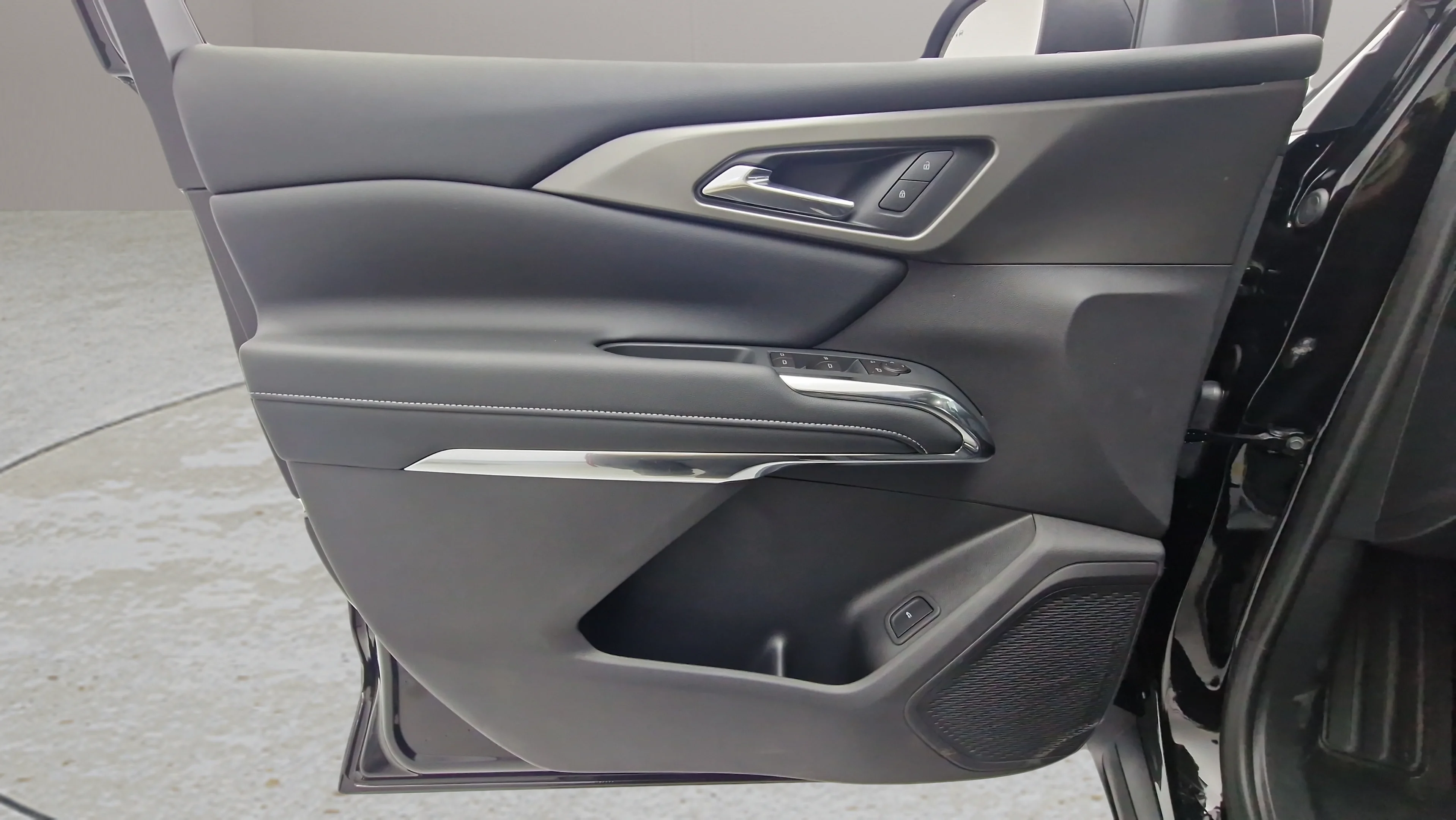 New 2026 Mosaic Black Metallic Chevrolet LT image 13
