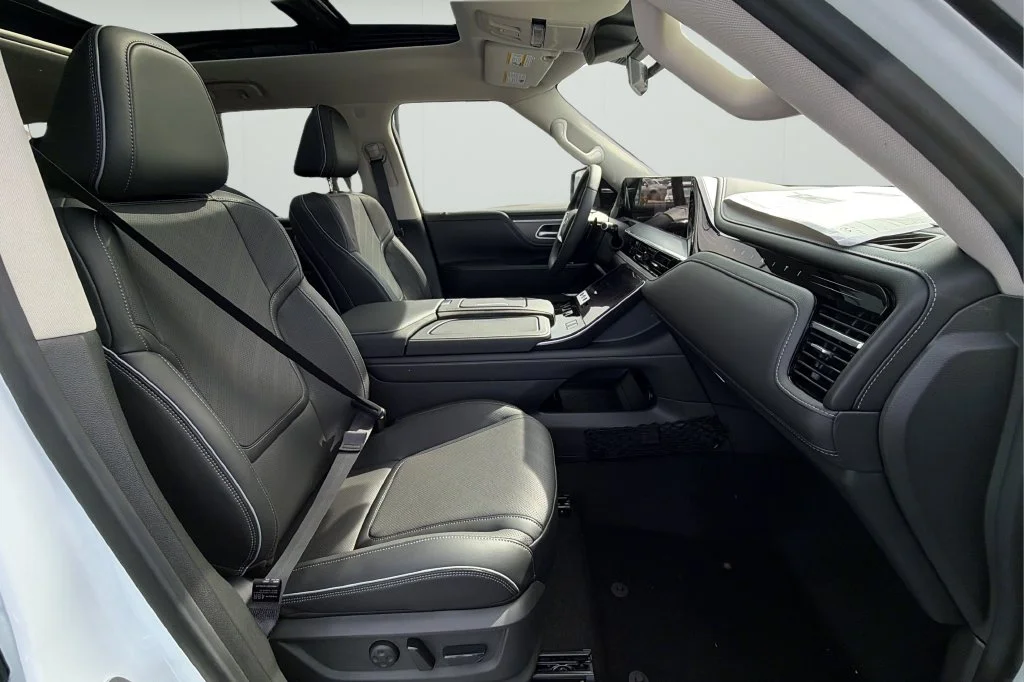 New 2027 RADIANT WHITE INFINITI Luxe 2WD image 14