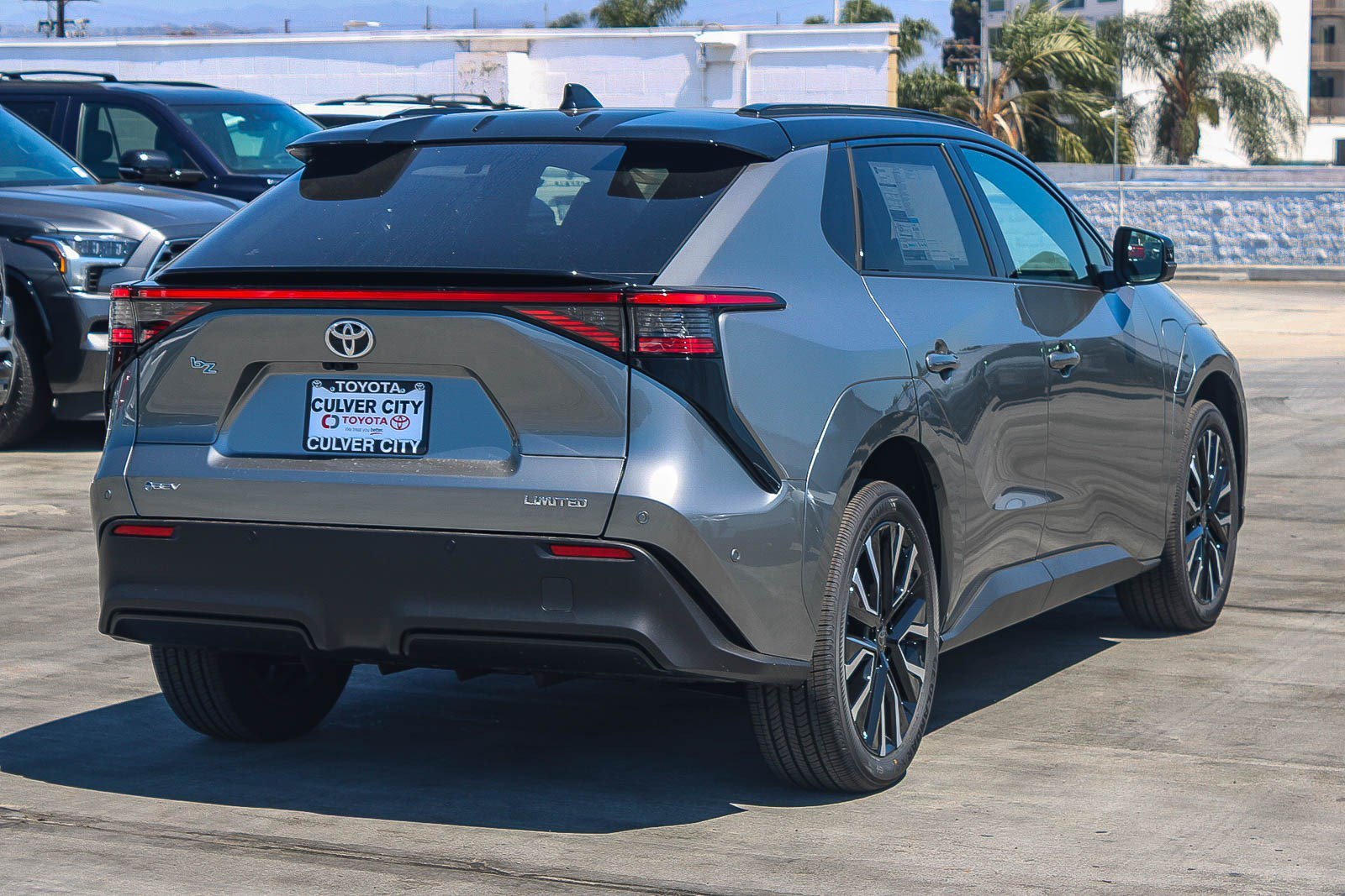 New 2026 Heavy Metal with Midnight Black Metallic roof <sup>1</sup> Toyota  Limited image 8