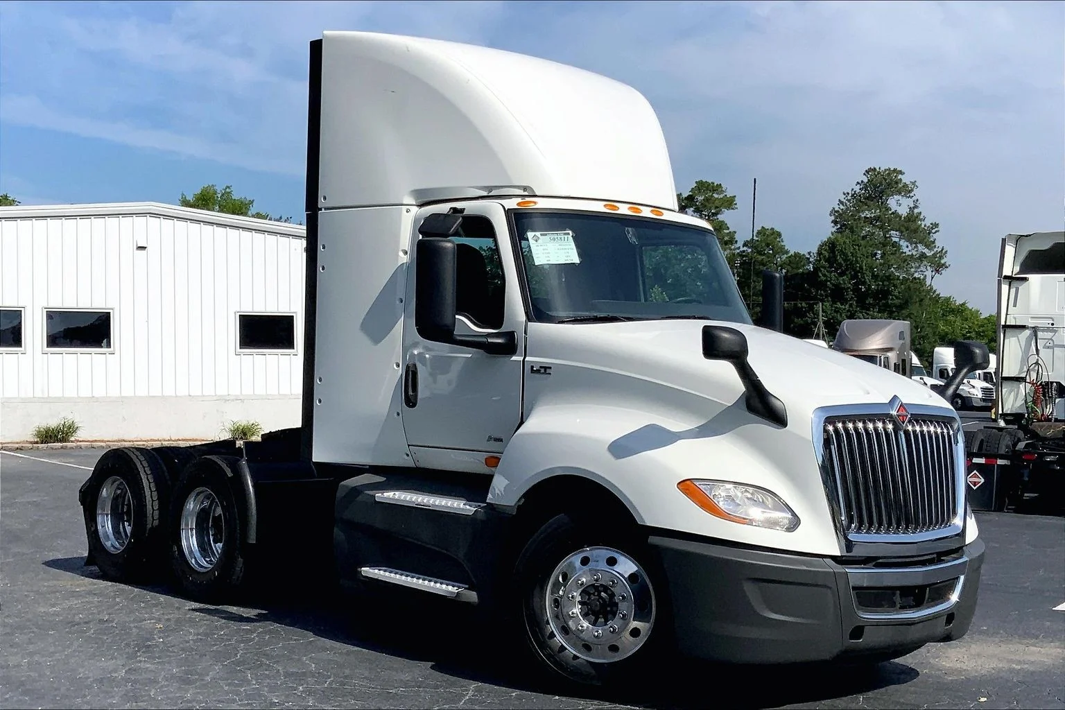 Used 2021 WHITE International  image 1