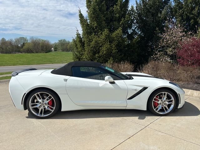 Used 2019 White Chevrolet Stingray Z51 image 4