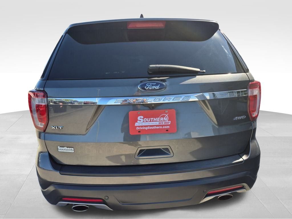 2018 Ford Explorer XLT photo 3