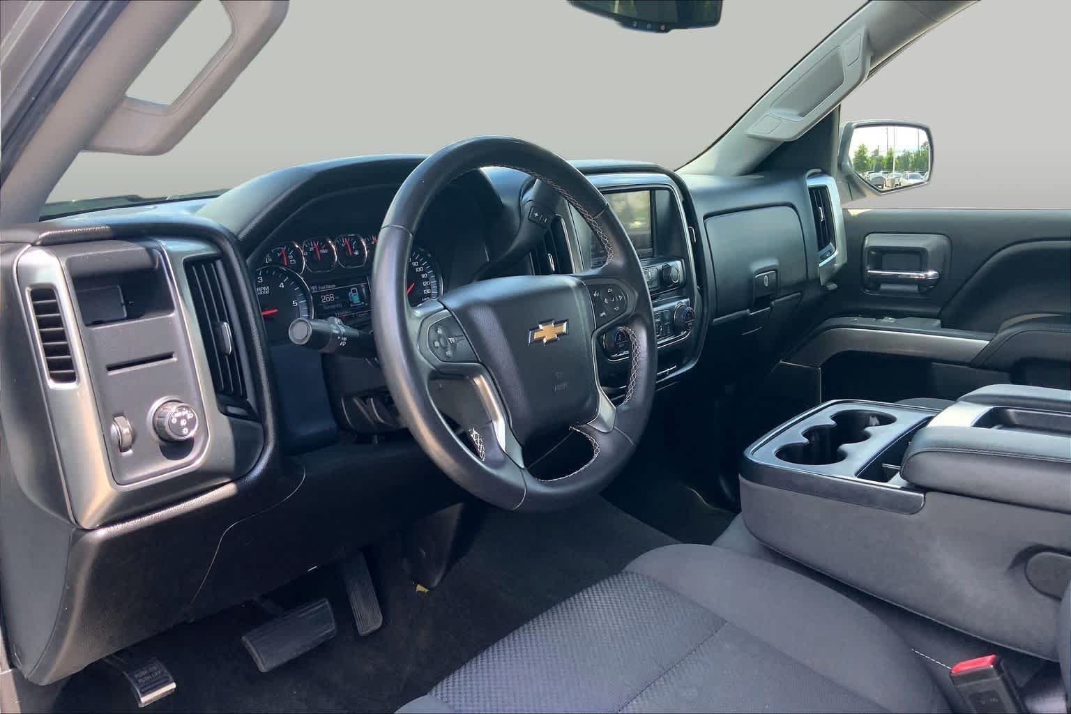 Used 2017 Pepperdust Metallic Chevrolet LT image 17