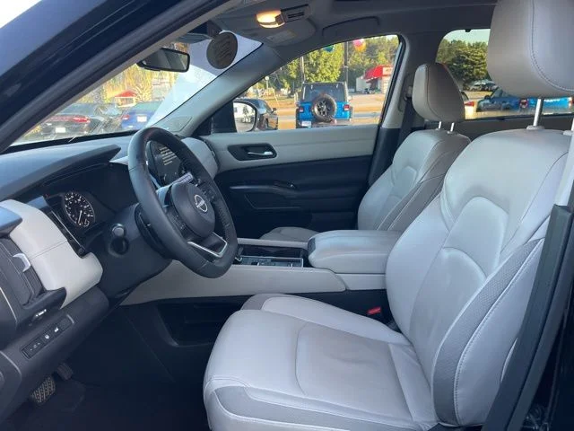 Used 2023 Black Nissan SL image 7