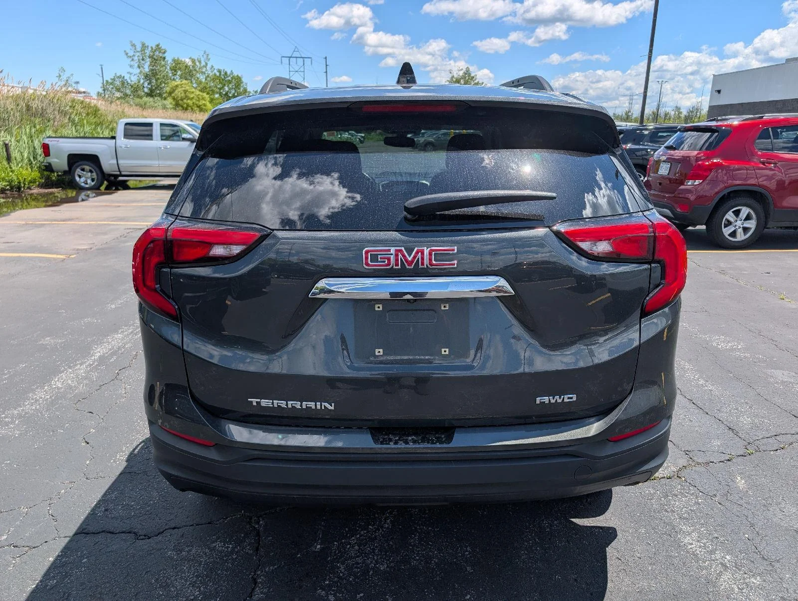 Used 2018 Graphite Gray Metallic GMC SLE image 6