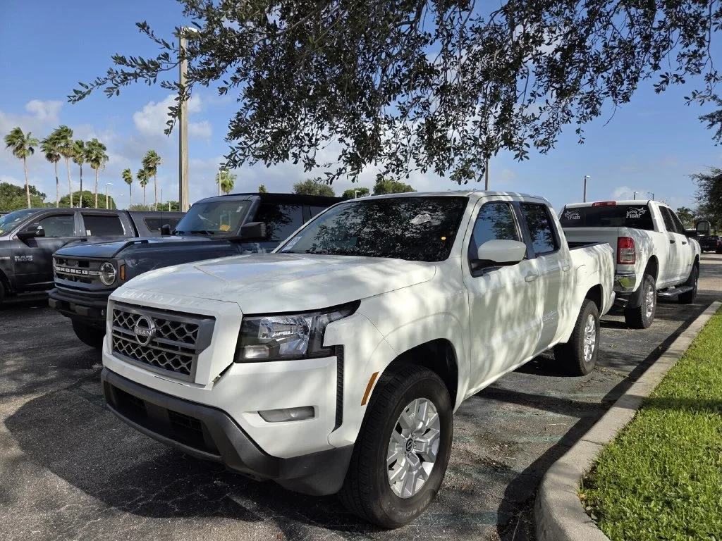 Used 2024 Glacier White Nissan SV image 3