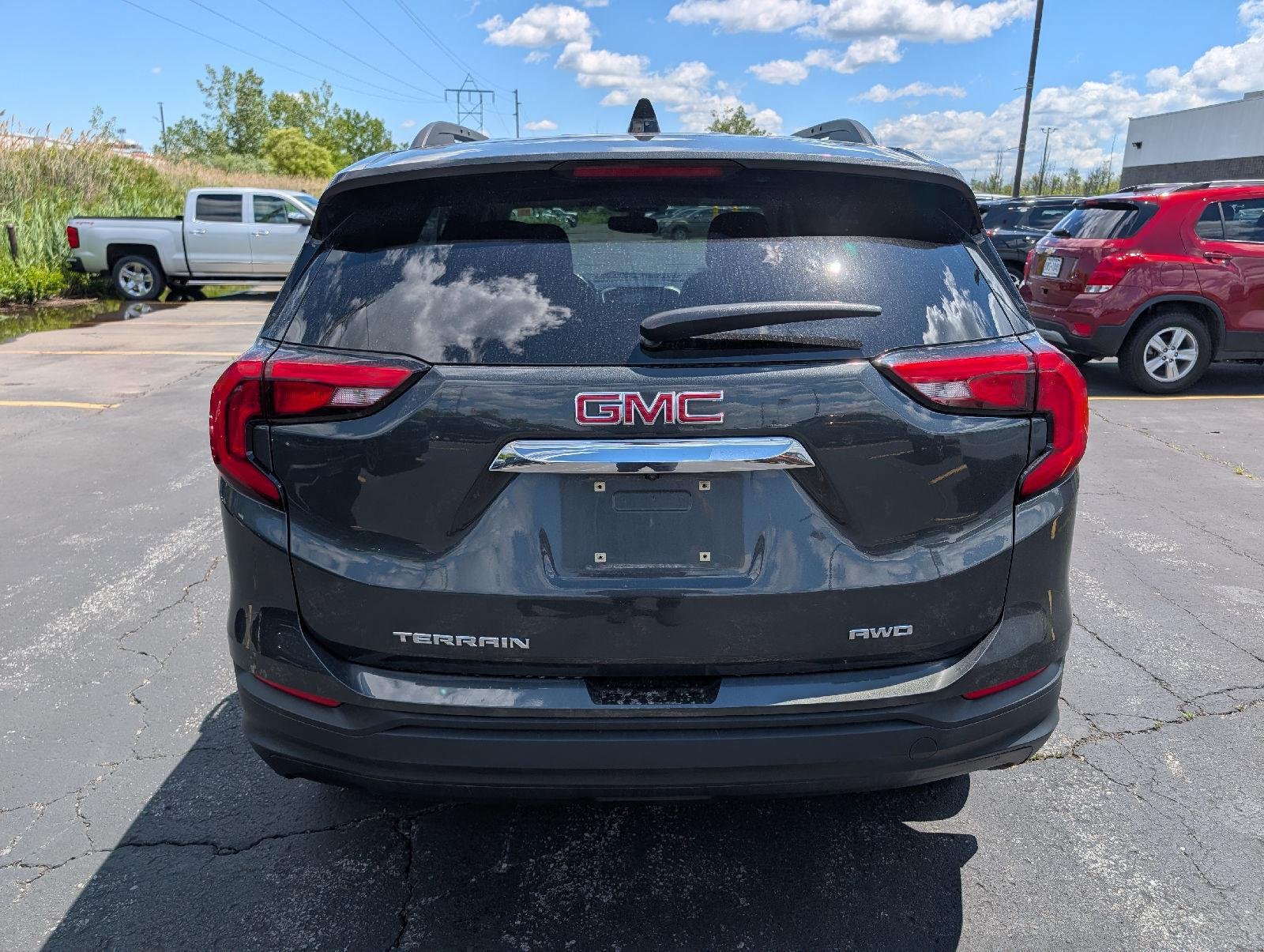 Used 2018 Graphite Gray Metallic GMC SLE image 6