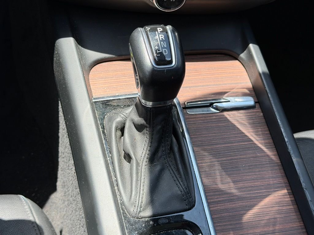 Used 2021 Gray Volvo T5 Momentum image 19