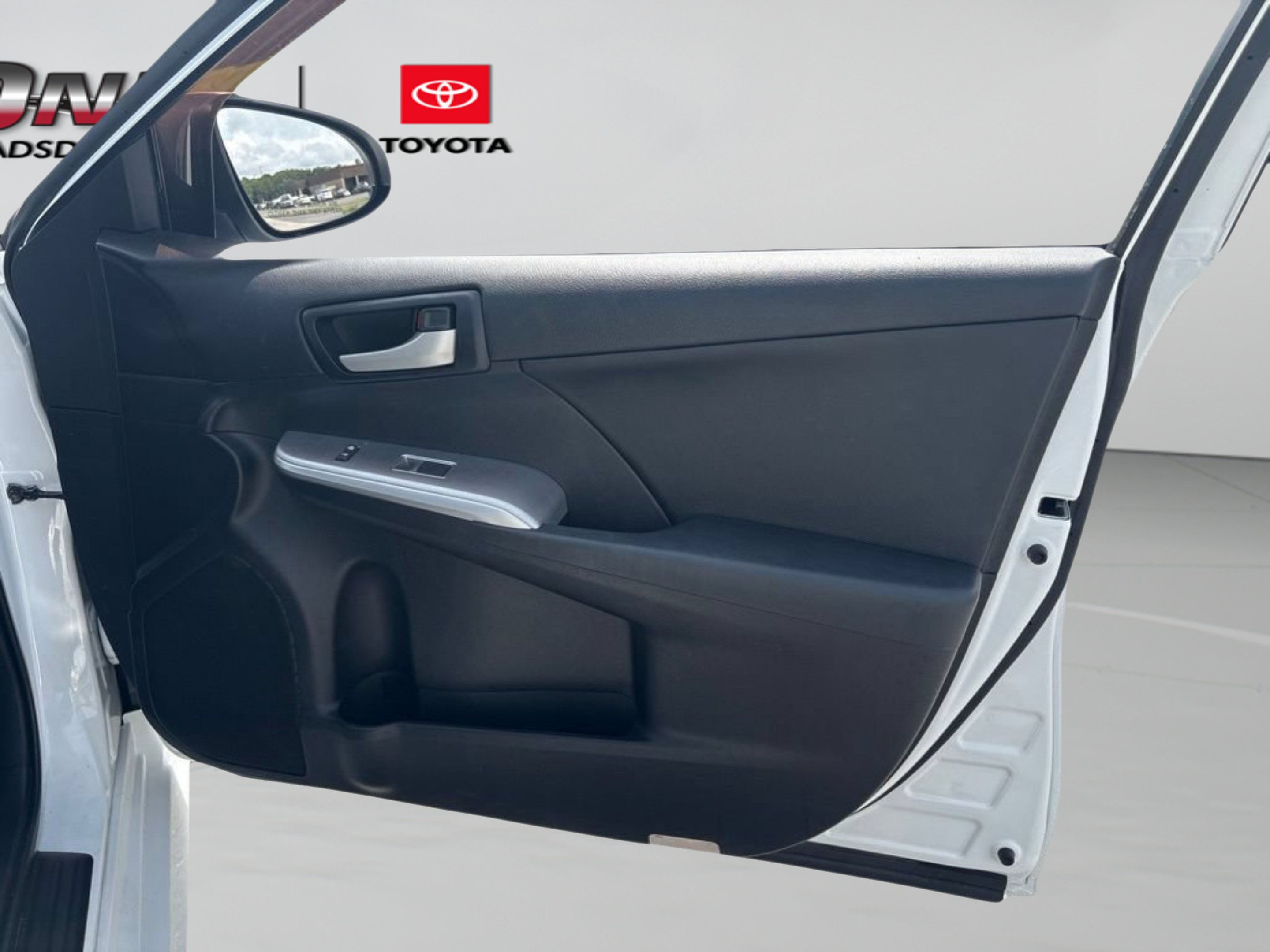 Used 2014 Super White Toyota SE image 26