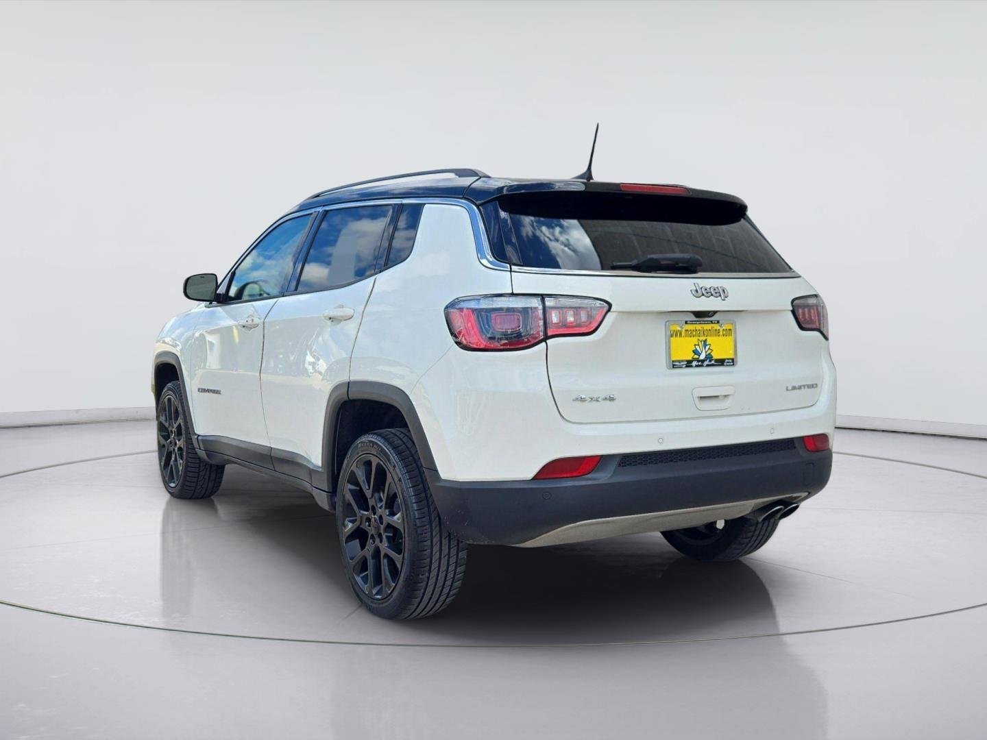 Used 2018 White Clearcoat Jeep Limited image 3