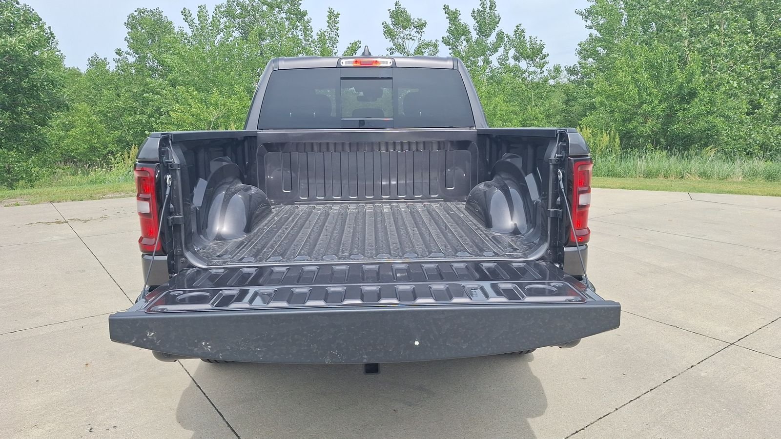 New 2026 Granite Crystal Metallic Clear-Coat Exterior Paint RAM Express image 14