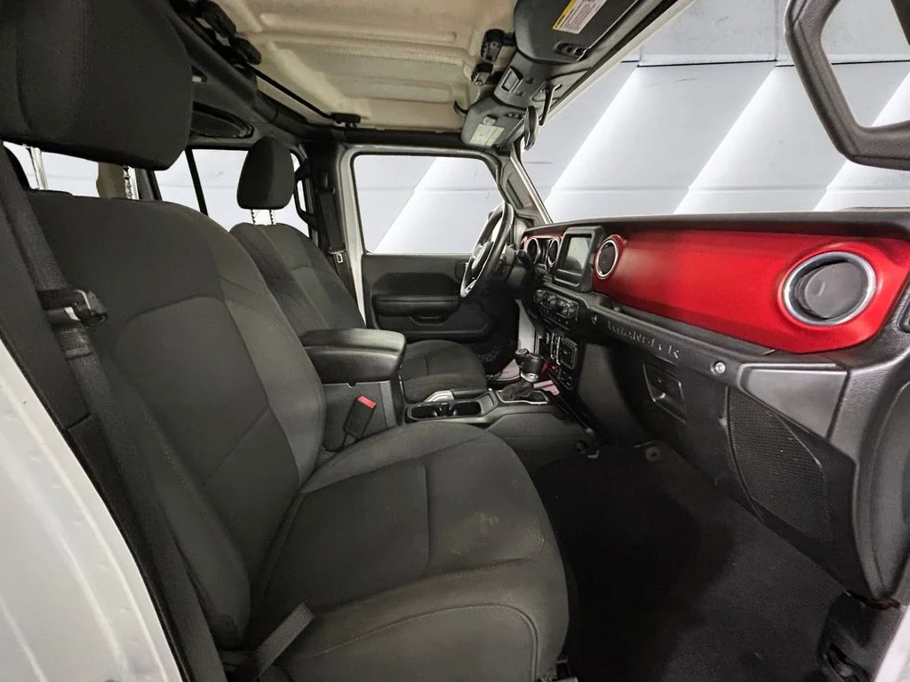 Used 2018 White Jeep Unlimited Rubicon image 13