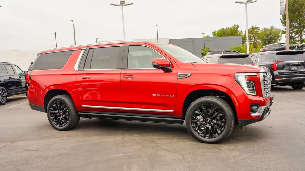 2026 GMC Yukon XL Denali - Photo 6