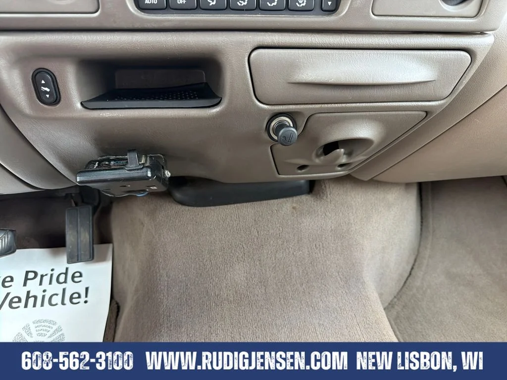 Used 2003 Green Ford Limited image 17